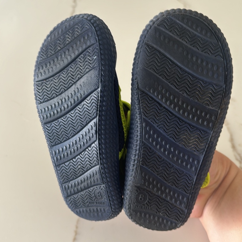 Cat and Jack water shoes navy and neon yellow size 8 - Picture 5 of 9